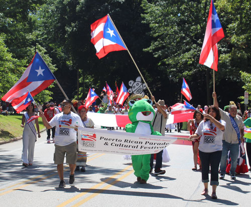 Puerto Rican community in the Parade of Flags on One World Day